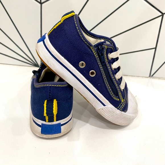 Keds Toddler Navy Side Zip Sneaker Size 6 - Picture 1 of 5